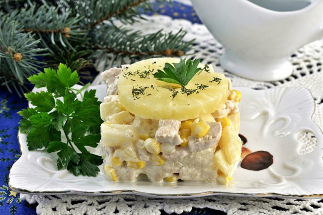 Готуємо салат з куркою та ананасом Готуємо салат з куркою та ананасом