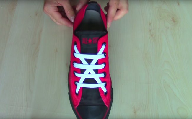 5 способів красиво зав’язати шнурки (відео)
