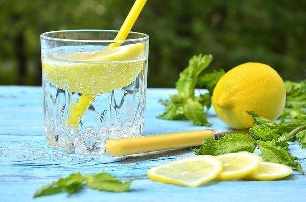 7 причин випити склянку води з лимонним соком.
