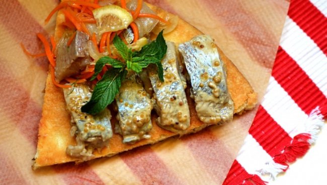 Маринуємо оселедець у медово-гірчичному соусі