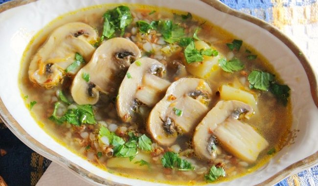 Готуємо пісний гречаний суп з печерицями