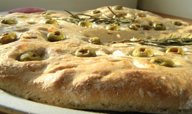 Пісні страви: Фокача з оливками та розмарином
