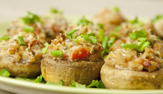 Пісні страви: Печериці фаршировані волоськими горіхами
