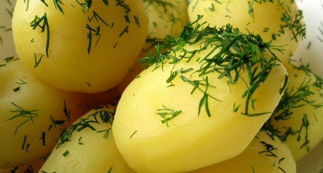 Що треба знати про молоду картоплю. Як вибирати, де зберігати, як готувати