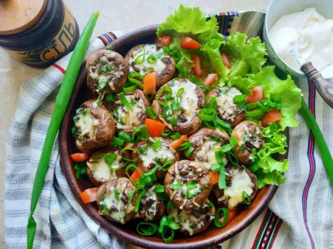 Простий рецепт фаршированих печериць