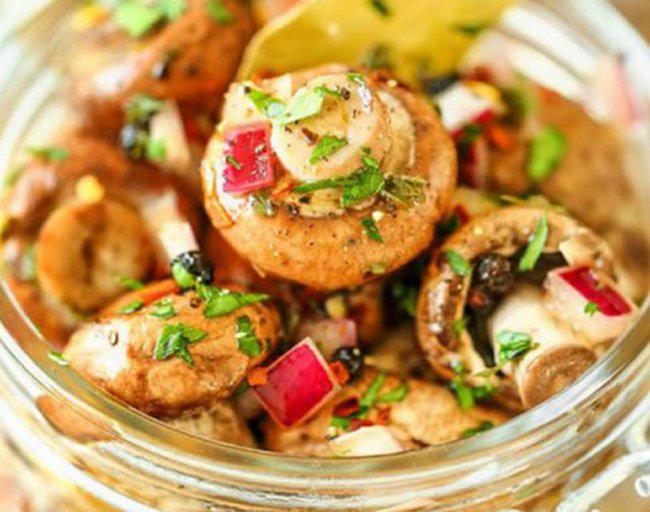 Італійська кухня. Мариновані печериці з гірчицею та часником