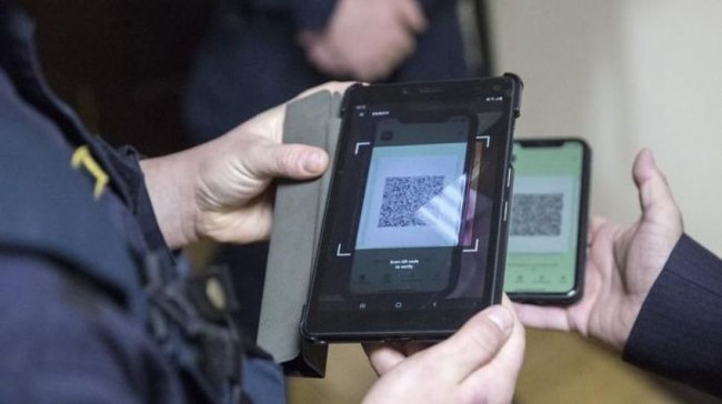 На роботу з QR-кодом.  Уряд змінив правила адаптивного карантину у "жовтій" зоні
