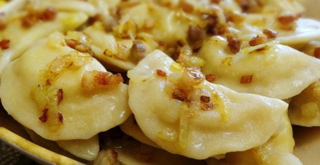 Пісні страви. Смачні вареники з квашеною капустою