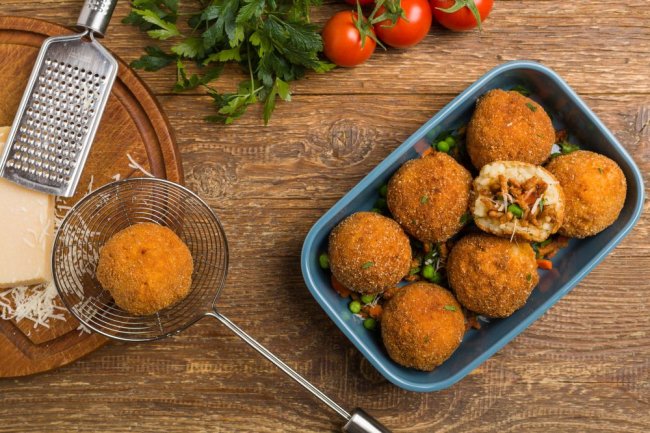 Італійська кухня. Готуємо аранчіні – рисові кульки з м’ясною начинкою