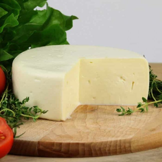 Готуємо смачний домашній сир сулугуні. Мінімум продуктів та часу